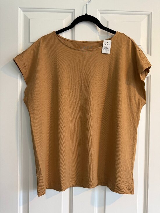 LOFT Tops - LOFT Relaxed Tee Size Medium NWT
